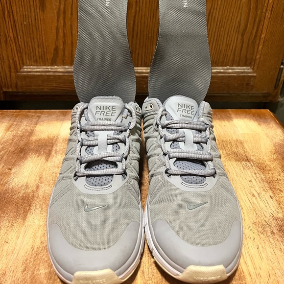 Mens size 7.5 grey nike free tennis shoes - Picture 2 of 6